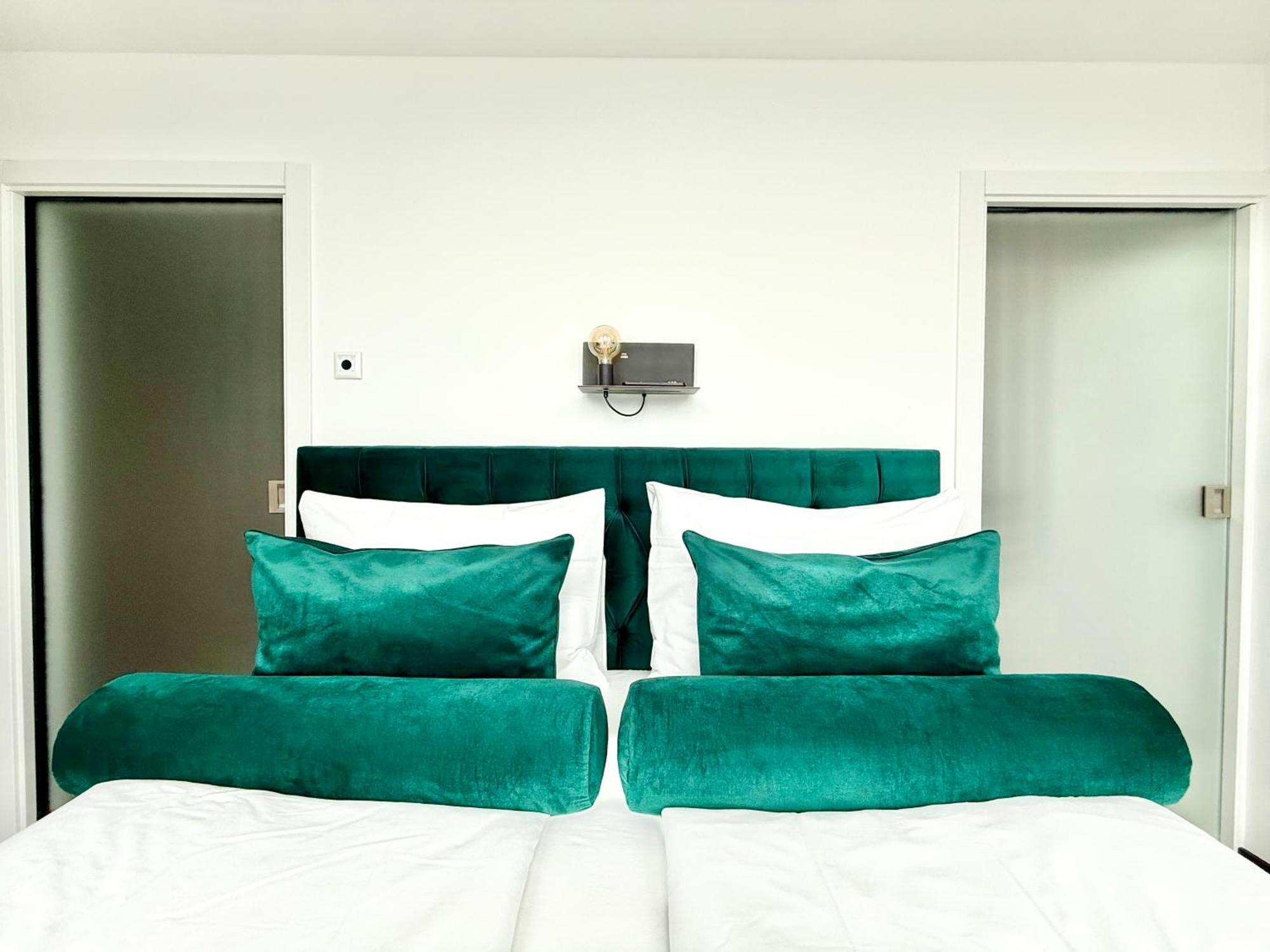 Penthouse Mit Parkplatz Und Balkon * Viena