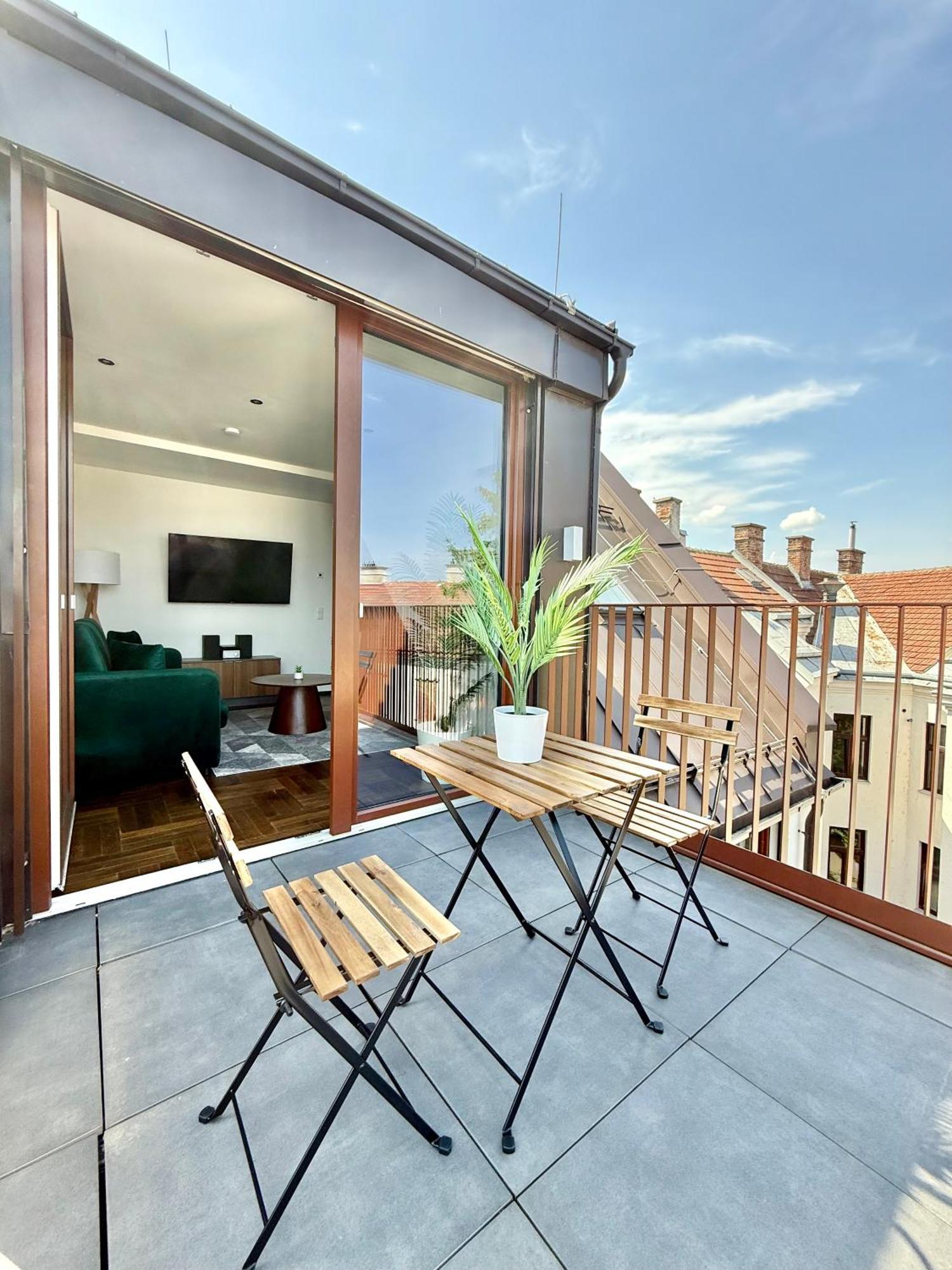 Penthouse Mit Parkplatz Und Balkon Apartamento *