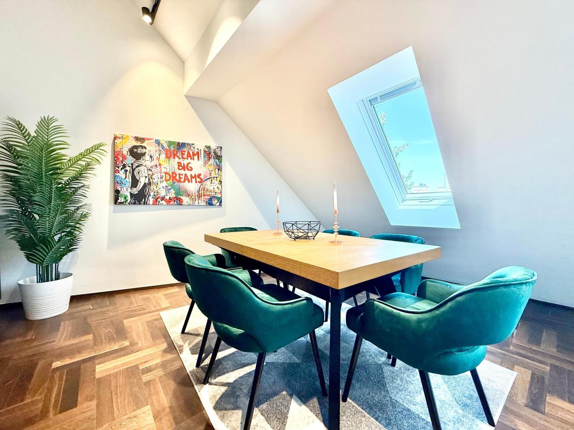 Penthouse Mit Parkplatz Und Balkon Viena