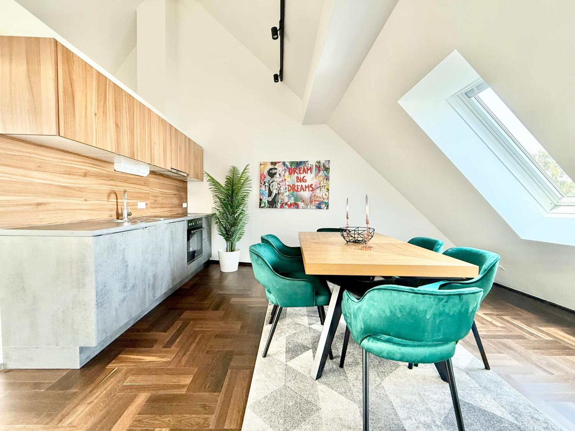 Apartment Penthouse Mit Parkplatz Und Balkon Wien